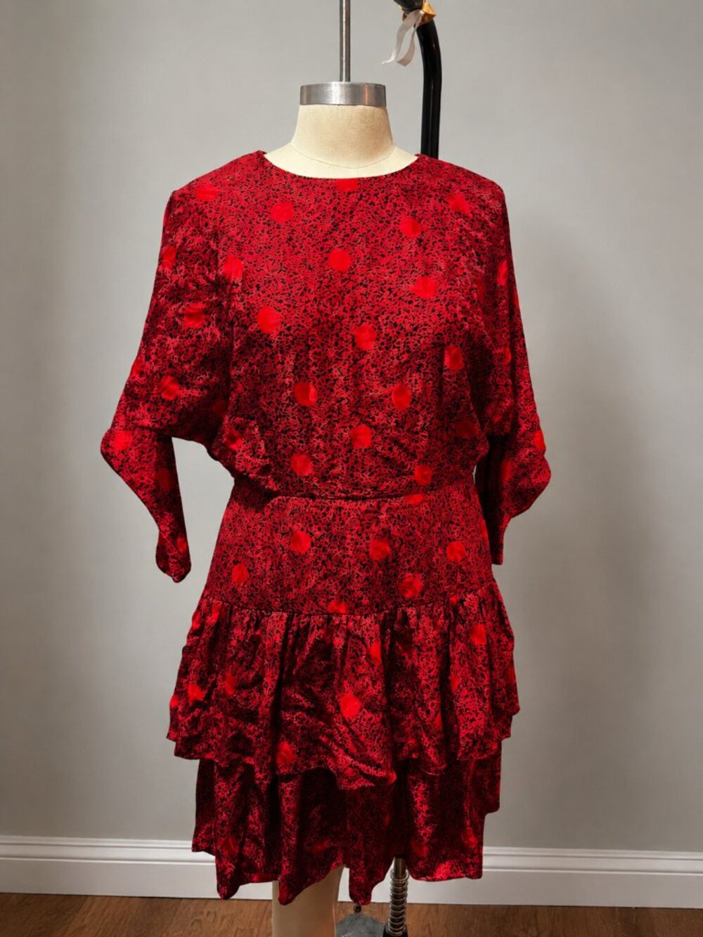 Vintage 80s flounce dress w back cut out